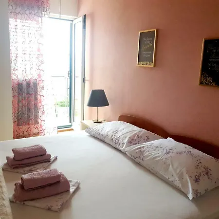 Pero 아파트 포드고라